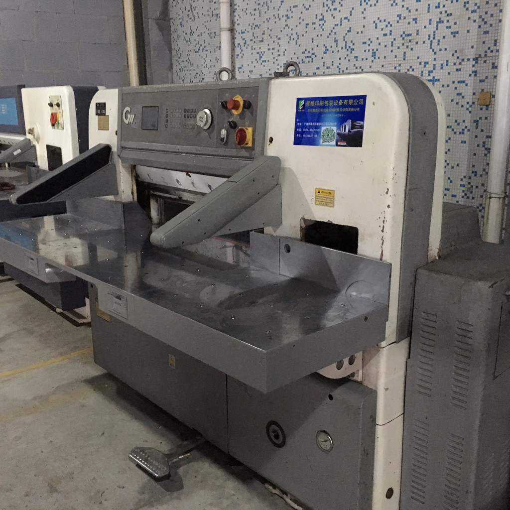 二手國(guó)望920程控切紙機(jī) 920對(duì)開(kāi)程控液壓雙導(dǎo)軌切紙機(jī)圖片_高清圖_細(xì)節(jié)圖-輝煌印刷包裝專用設(shè)備 -